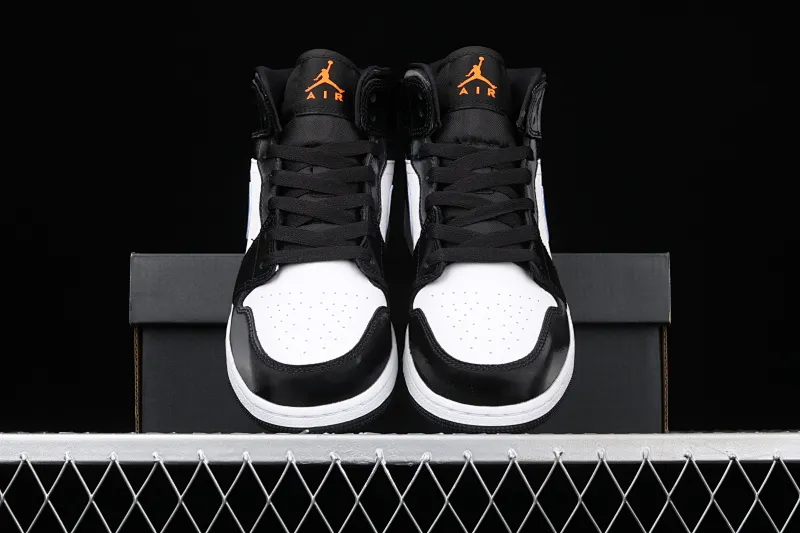 All Categories Air Jordan Jordan Series Basketball Shoes Air Jordan 1 Mid Special Price G Version Pure Original Air Jordan 1 Mid GS AJ1 Joe 1 Blue Panda China Basketball Shoes 554725-084